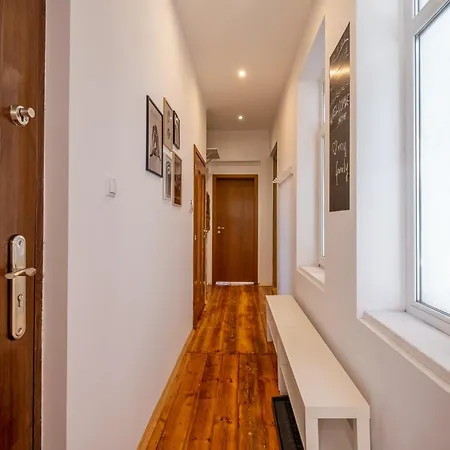 Blue House Center 3bdr Family & Friends סופיה