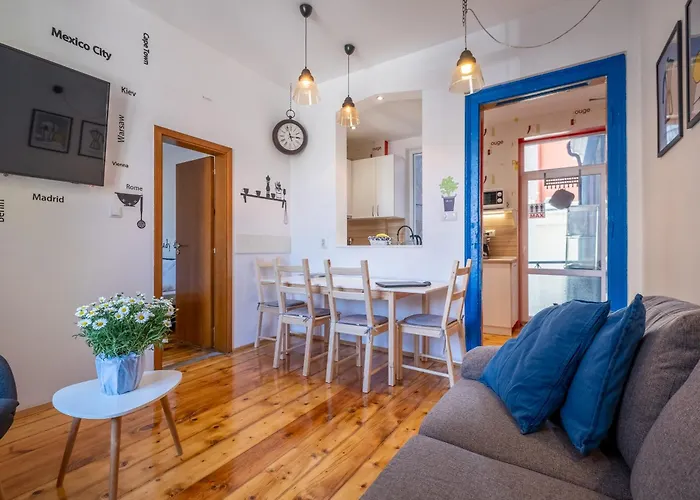 Blue House Center 3bdr Family & Friends