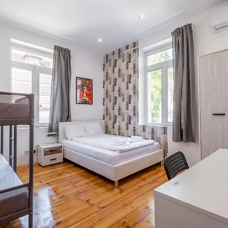 Blue House Center 3bdr Family & Friends Apartament Sofia